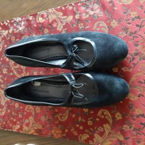 Naturalizer black pumps